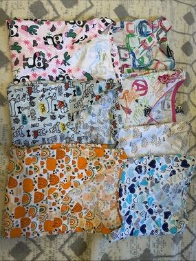 🩶sold🩶 Lot of scrub tops (7)